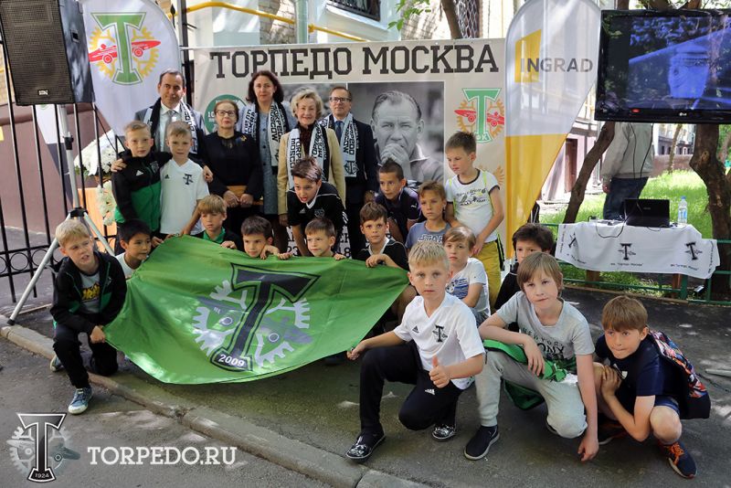 Otkreteye memorialnoy doski Ponomarev AS 130618 3